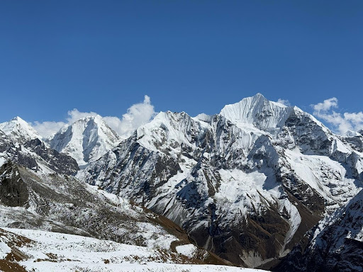 How to Choose Between Guided and Independent Everest Base Camp Trek